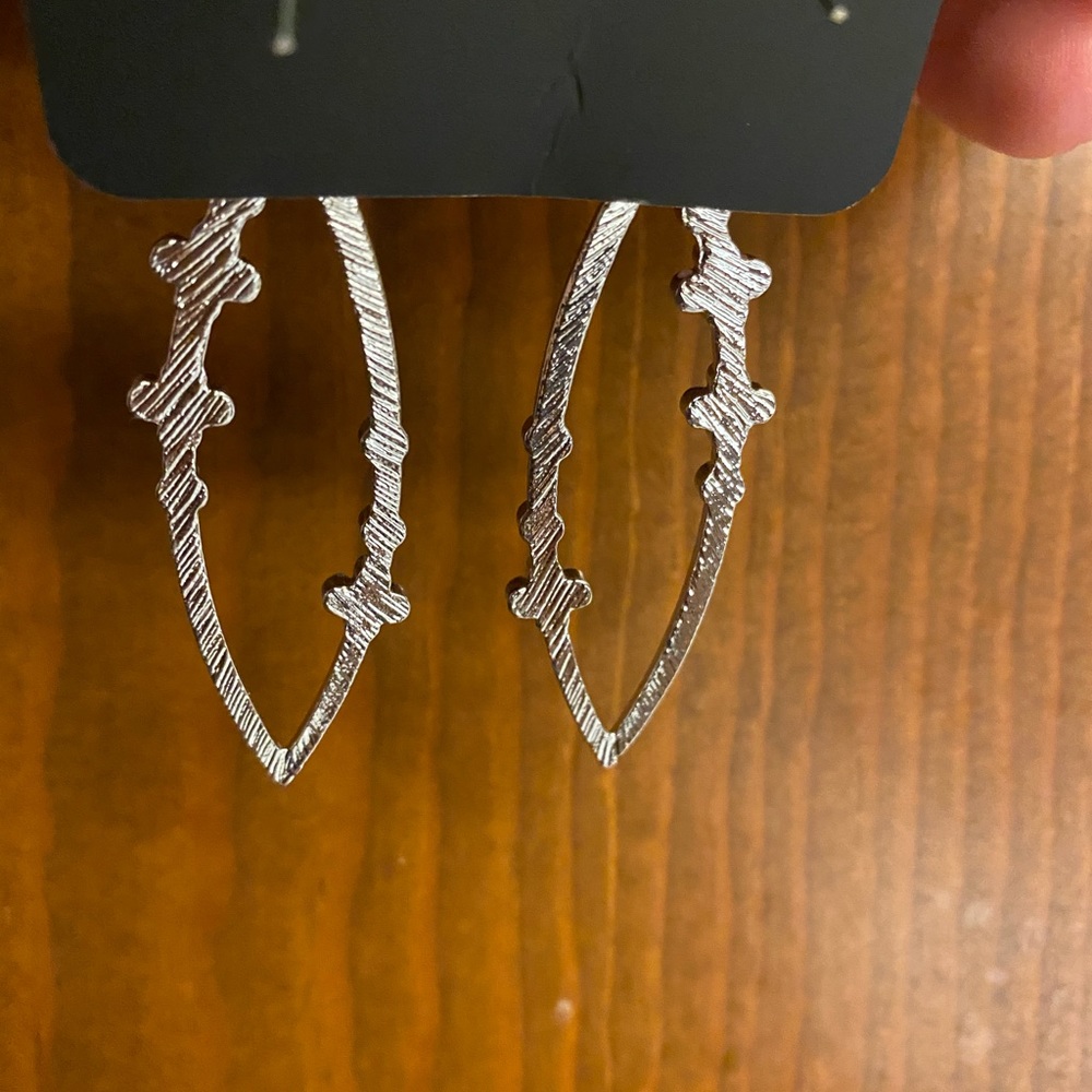 Earrings!! 💕 - Picture 2 of 4